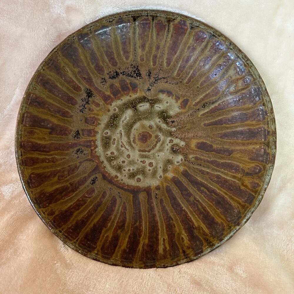 EUC Japanese Style Handcrafted Pottery Plate Artist's Stamp 9.75" diameter - Picture 9 of 10